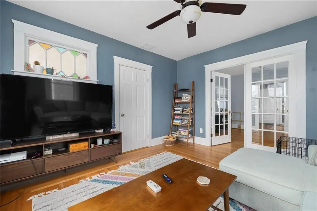 92 Colonial Road Providence RI 02906