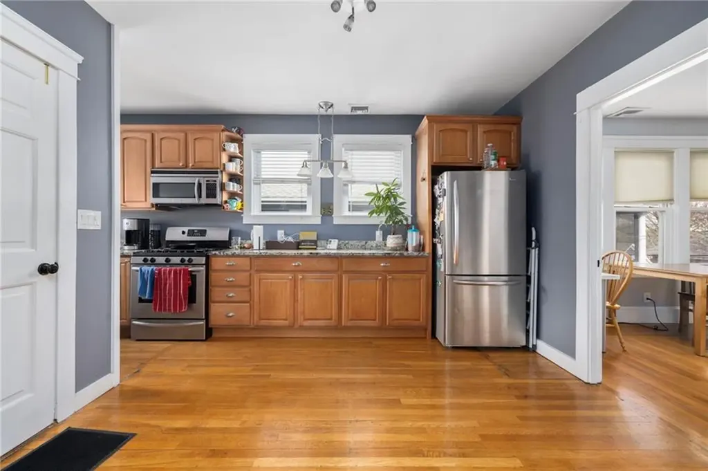 92 Colonial Road Providence RI 02906