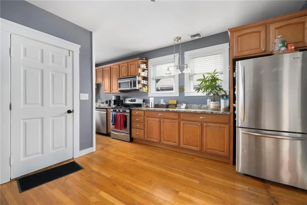 92 Colonial Road Providence RI 02906
