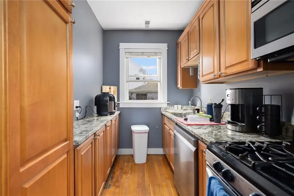 92 Colonial Road Providence RI 02906