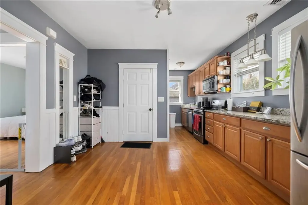 92 Colonial Road Providence RI 02906