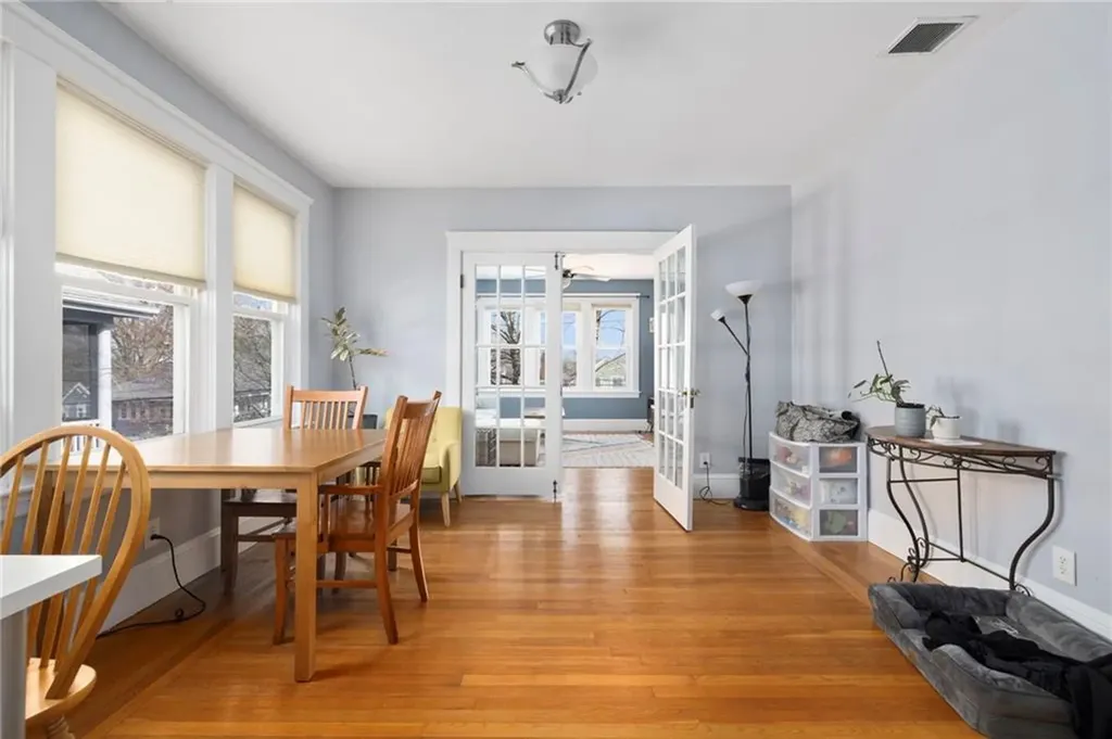 92 Colonial Road Providence RI 02906
