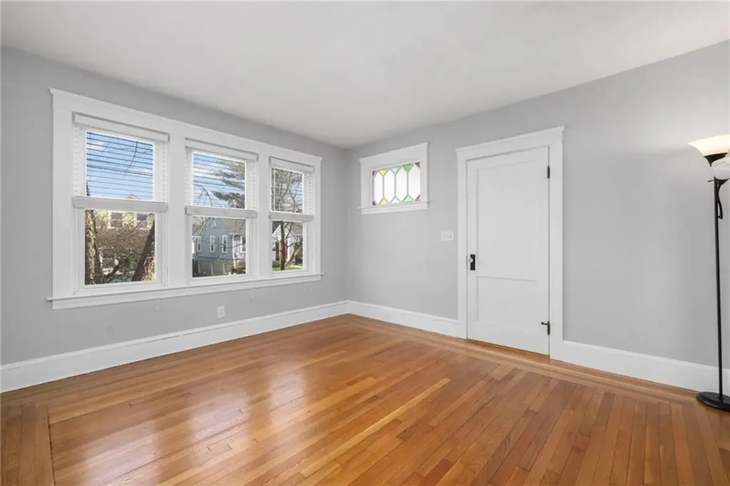 92 Colonial Road Providence RI 02906