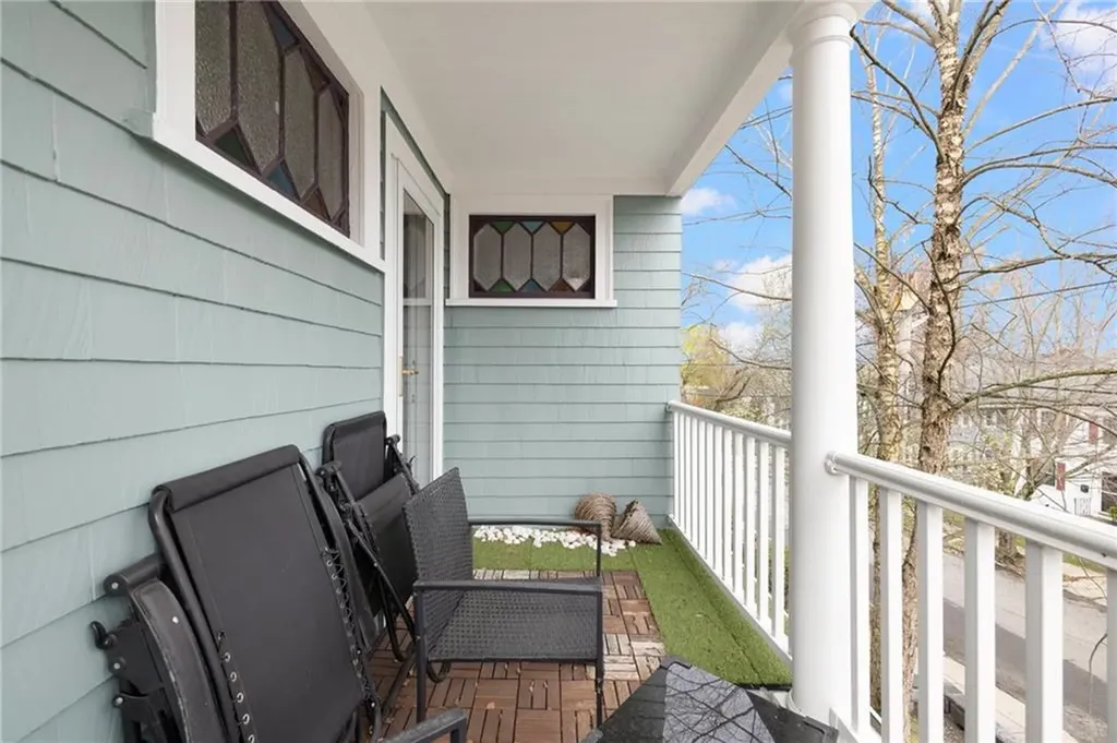 92 Colonial Road Providence RI 02906