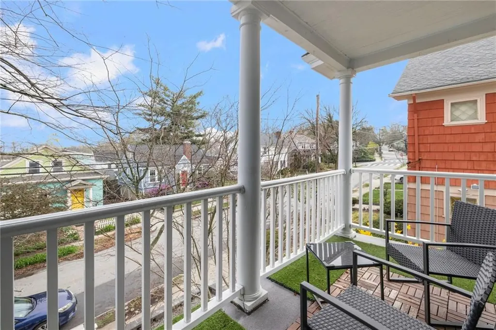 92 Colonial Road Providence RI 02906