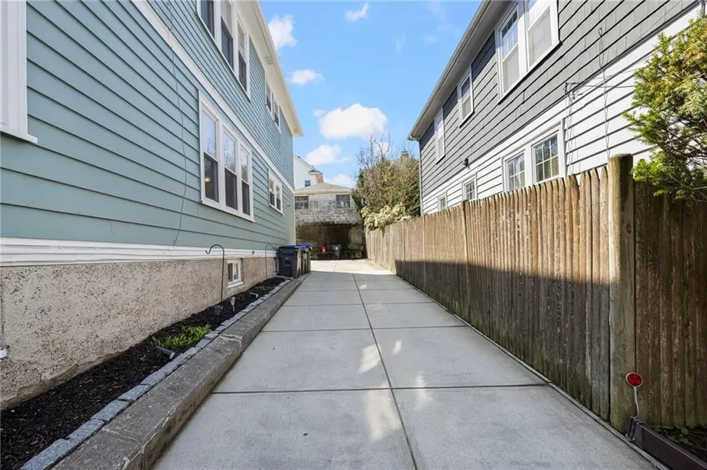 92 Colonial Road Providence RI 02906
