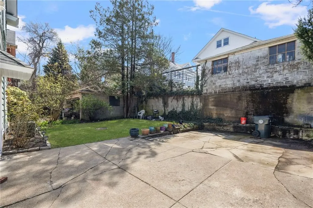 92 Colonial Road Providence RI 02906