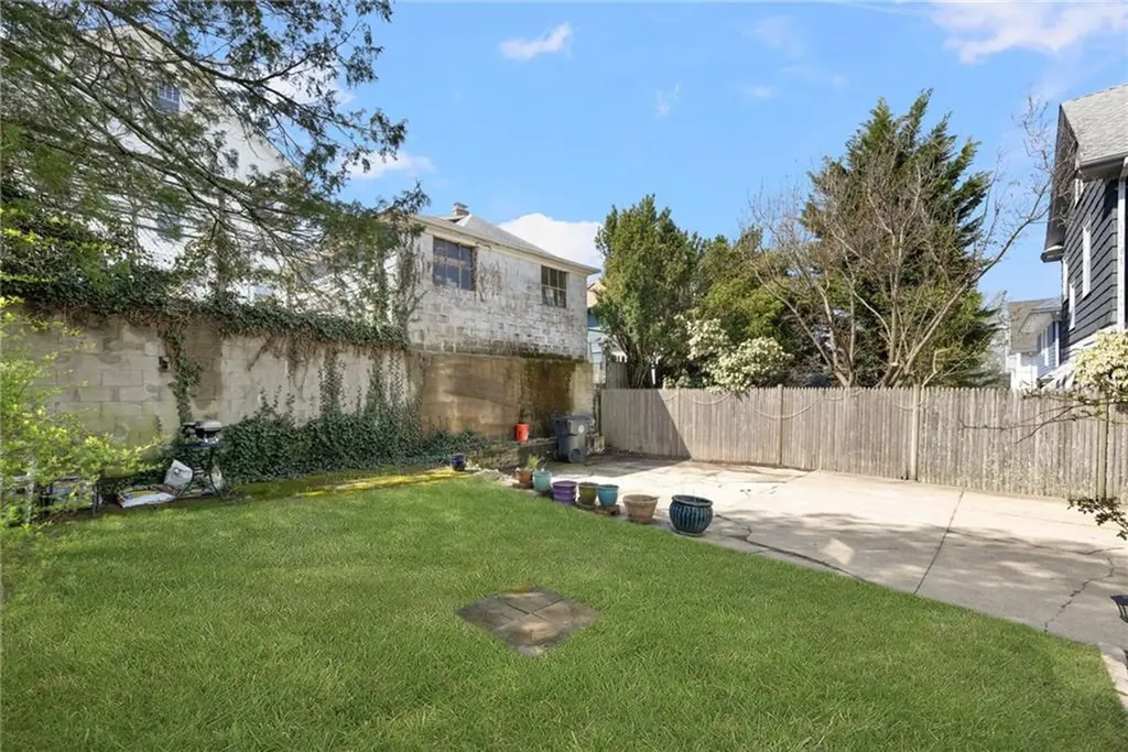 92 Colonial Road Providence RI 02906