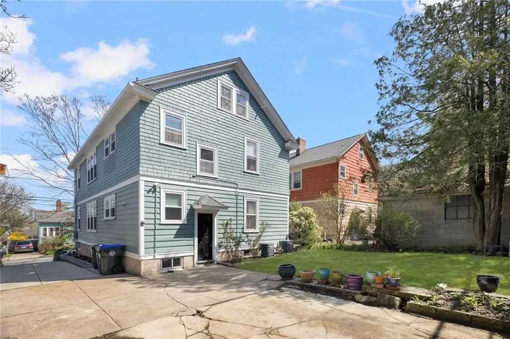 92 Colonial Road Providence RI 02906