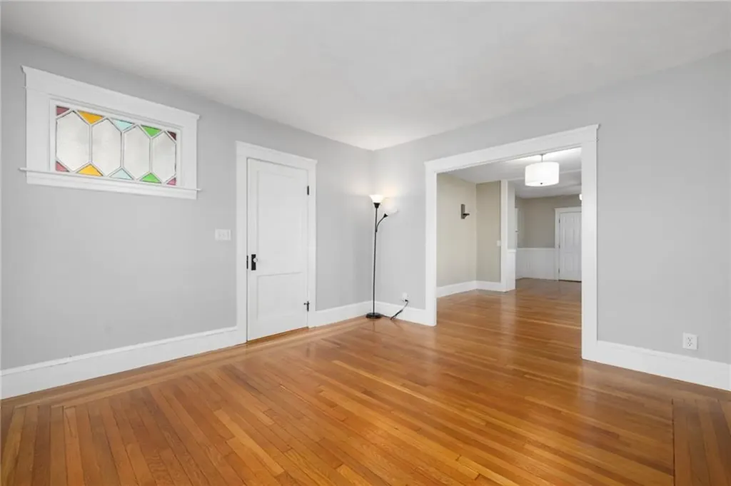 92 Colonial Road Providence RI 02906