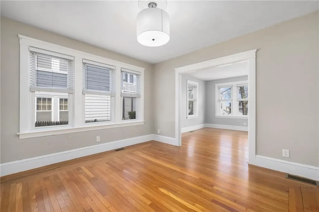 92 Colonial Road Providence RI 02906