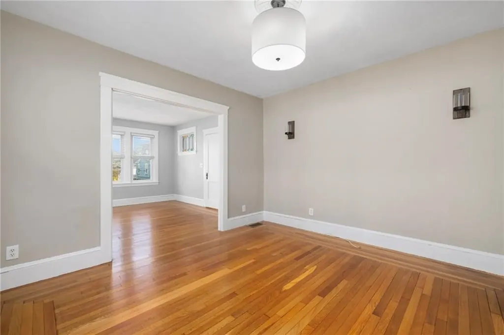 92 Colonial Road Providence RI 02906