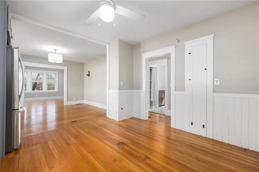 92 Colonial Road Providence RI 02906