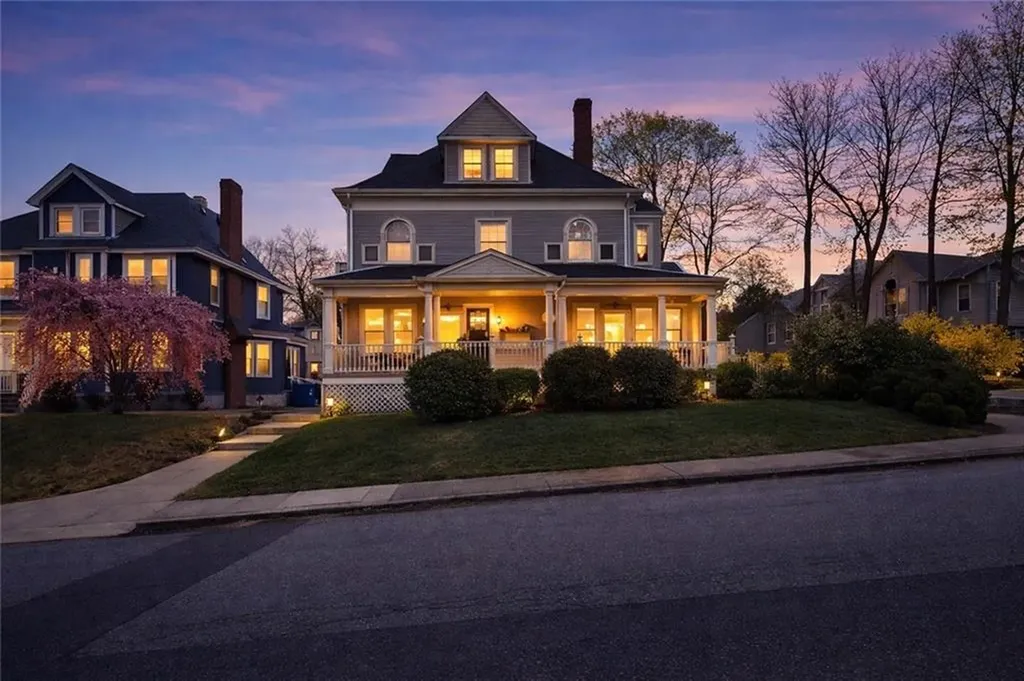 739 Rock Street Fall River MA 02720