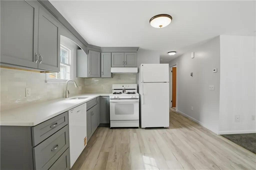 153 Falcon Avenue Warwick RI 02888