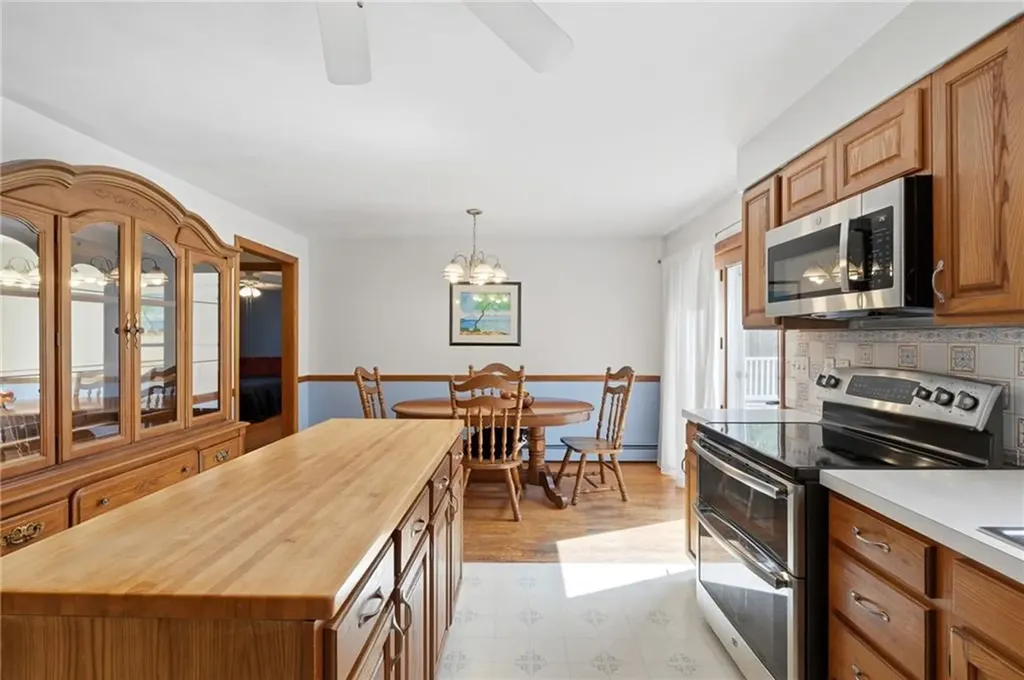 1 Roslyn Avenue Bristol RI 02809