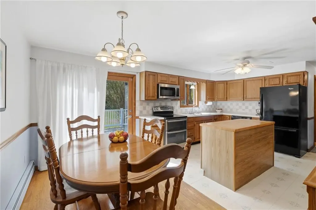 1 Roslyn Avenue Bristol RI 02809