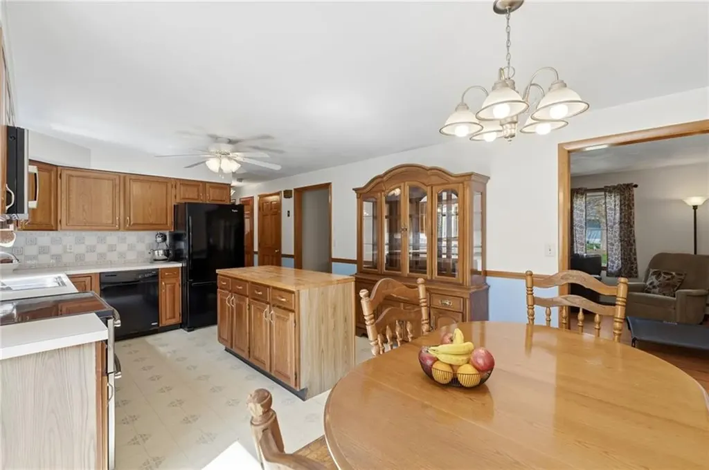 1 Roslyn Avenue Bristol RI 02809