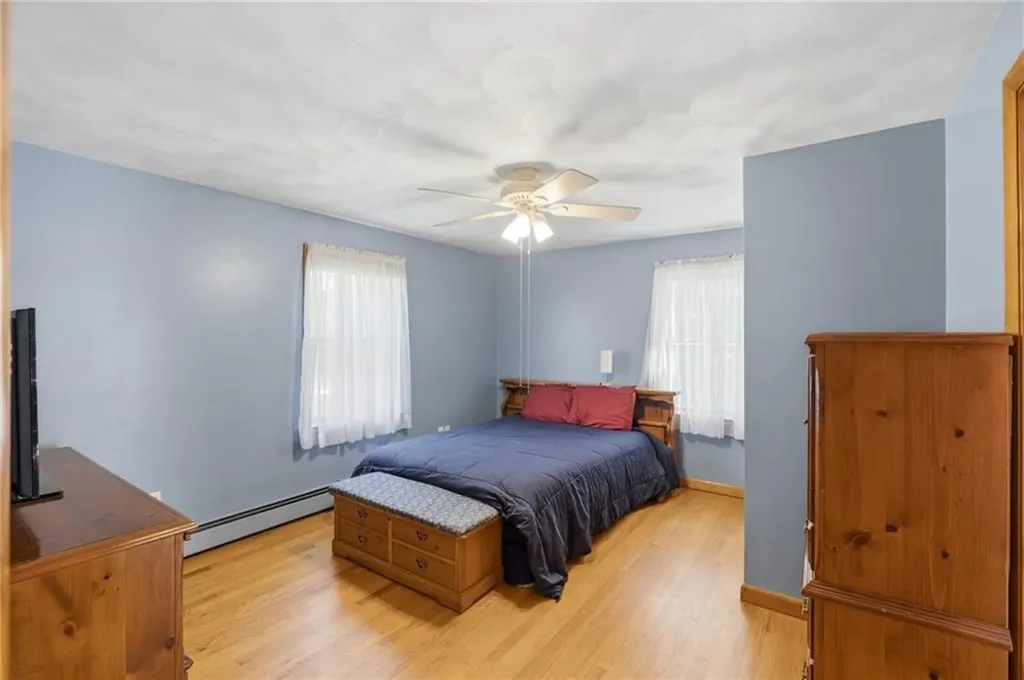 1 Roslyn Avenue Bristol RI 02809