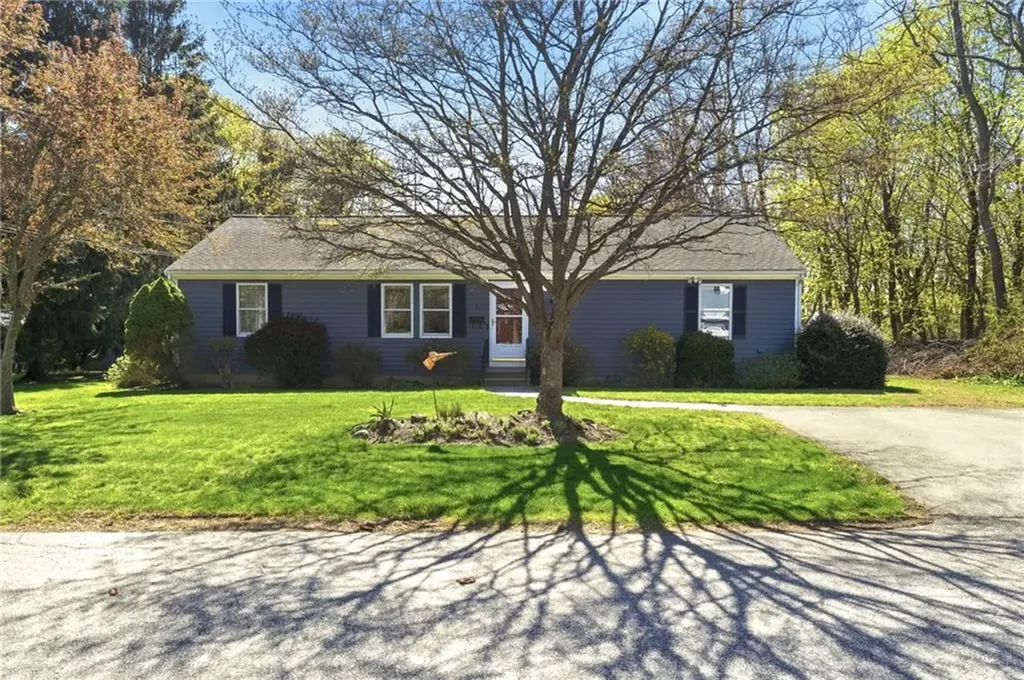 1 Roslyn Avenue Bristol RI 02809