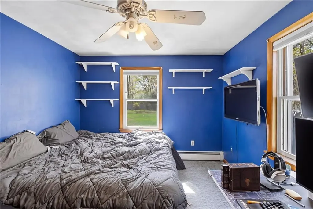 1 Roslyn Avenue Bristol RI 02809