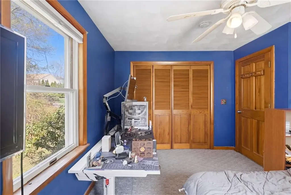 1 Roslyn Avenue Bristol RI 02809