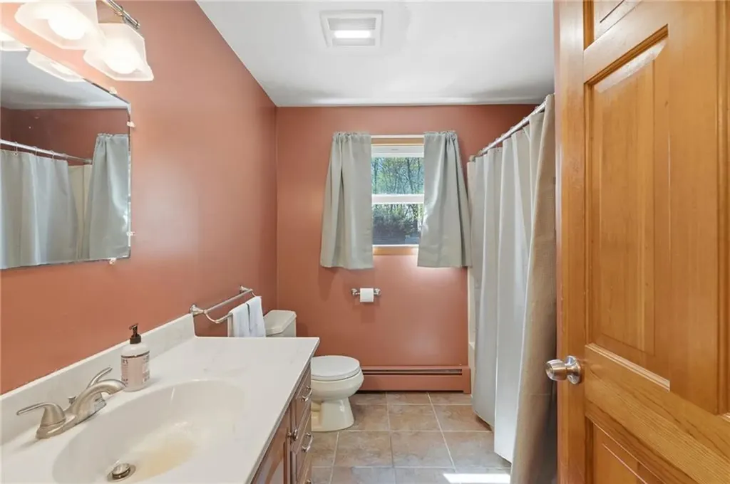 1 Roslyn Avenue Bristol RI 02809
