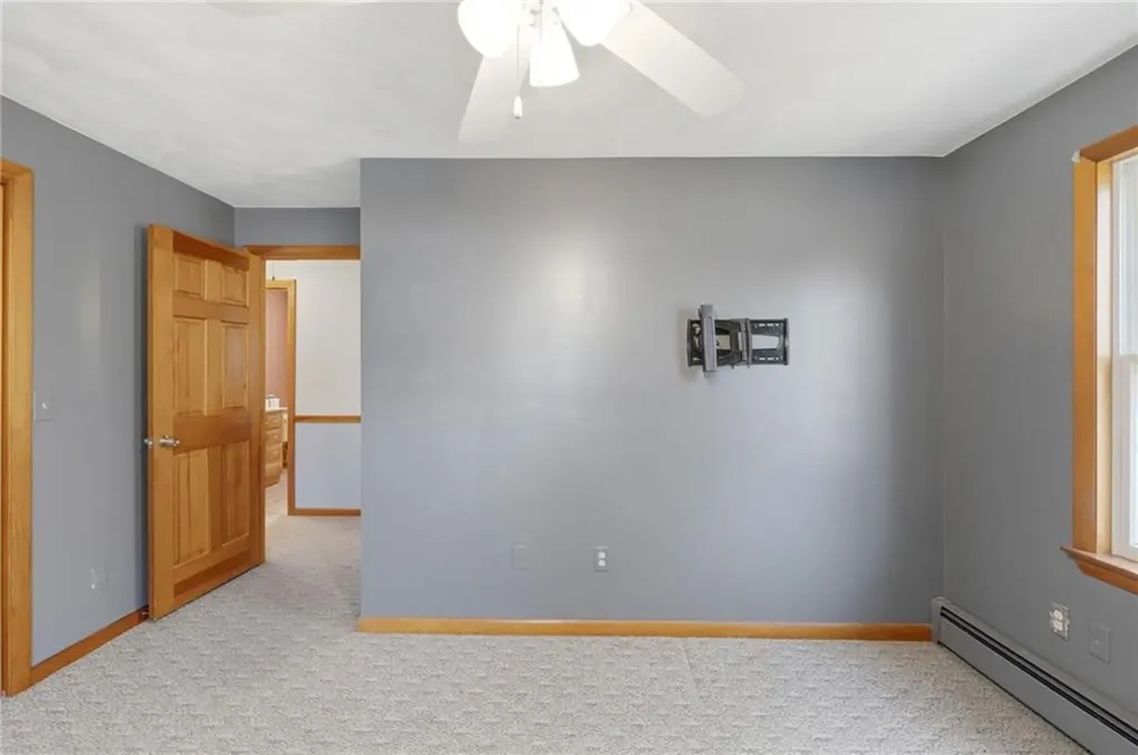 1 Roslyn Avenue Bristol RI 02809