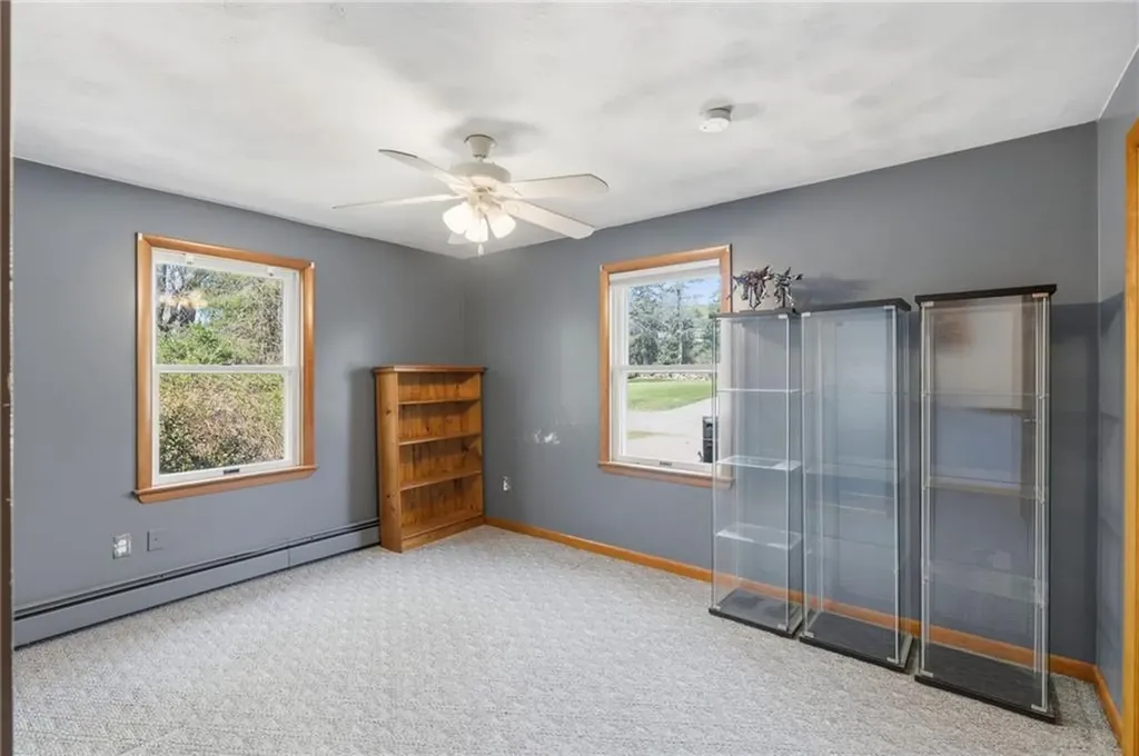 1 Roslyn Avenue Bristol RI 02809
