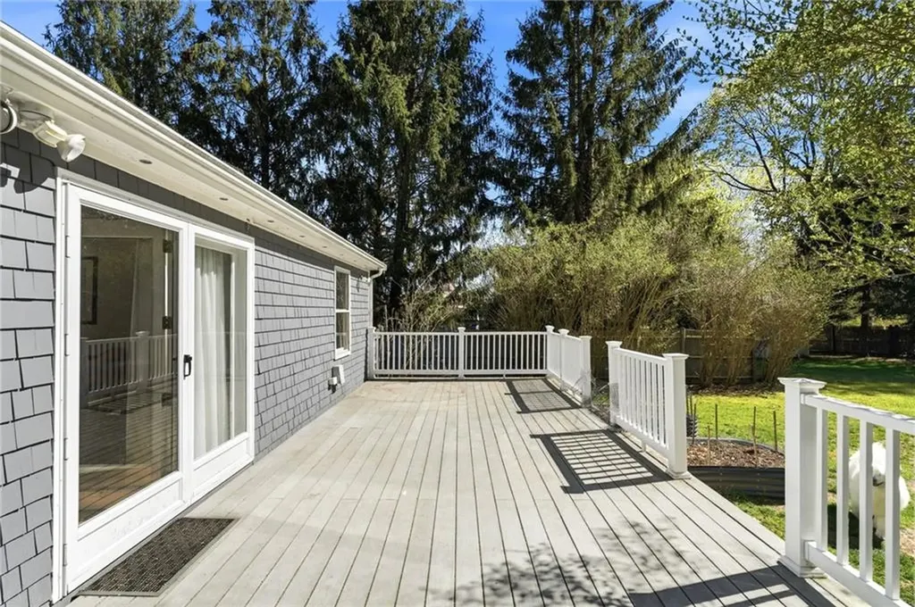 1 Roslyn Avenue Bristol RI 02809