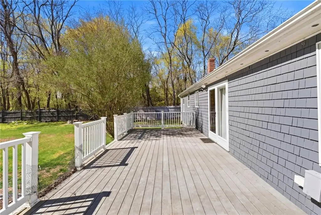 1 Roslyn Avenue Bristol RI 02809