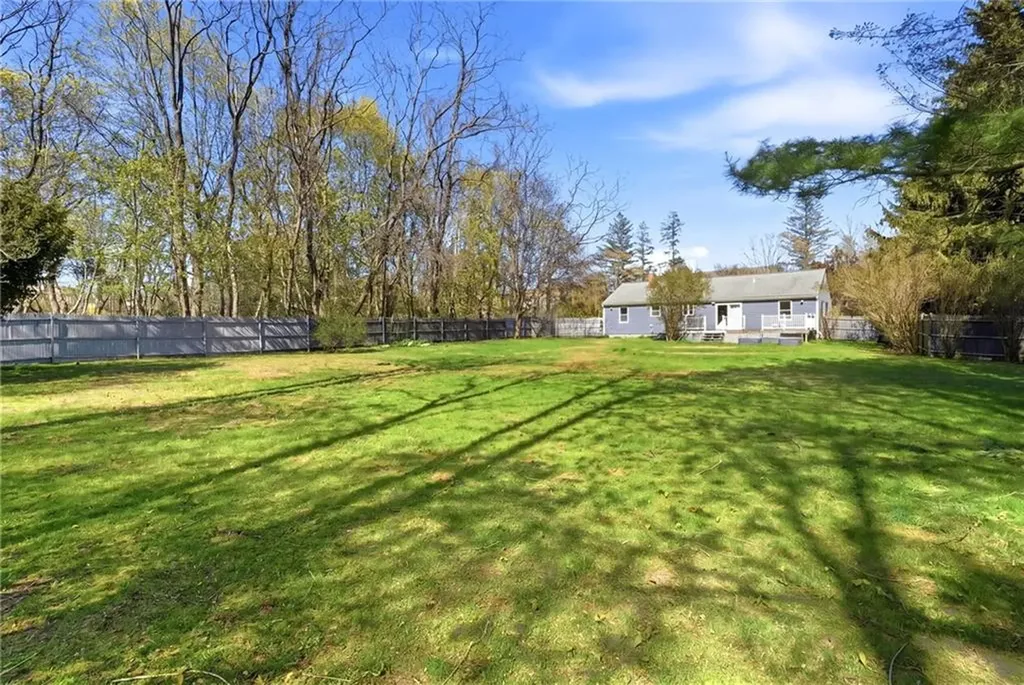 1 Roslyn Avenue Bristol RI 02809