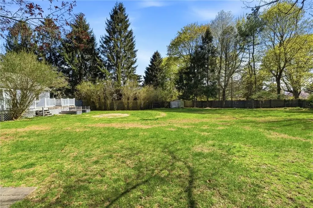 1 Roslyn Avenue Bristol RI 02809
