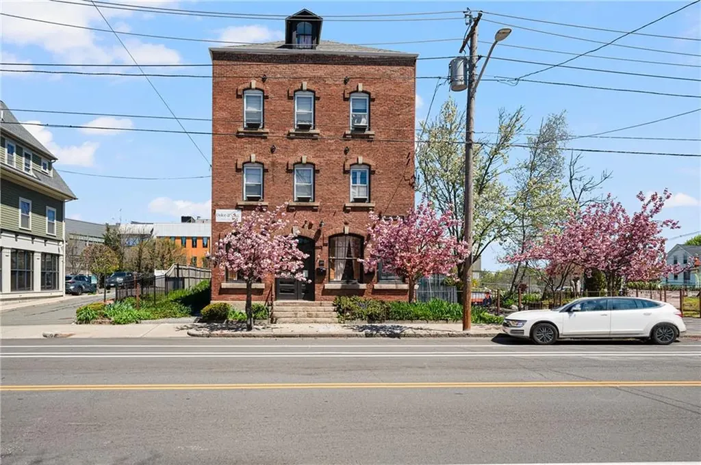 207 Douglas Avenue Providence RI 02908