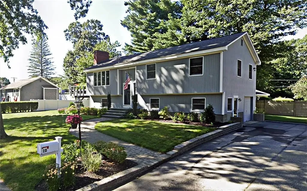 10 Columbus Avenue Barrington RI 02806
