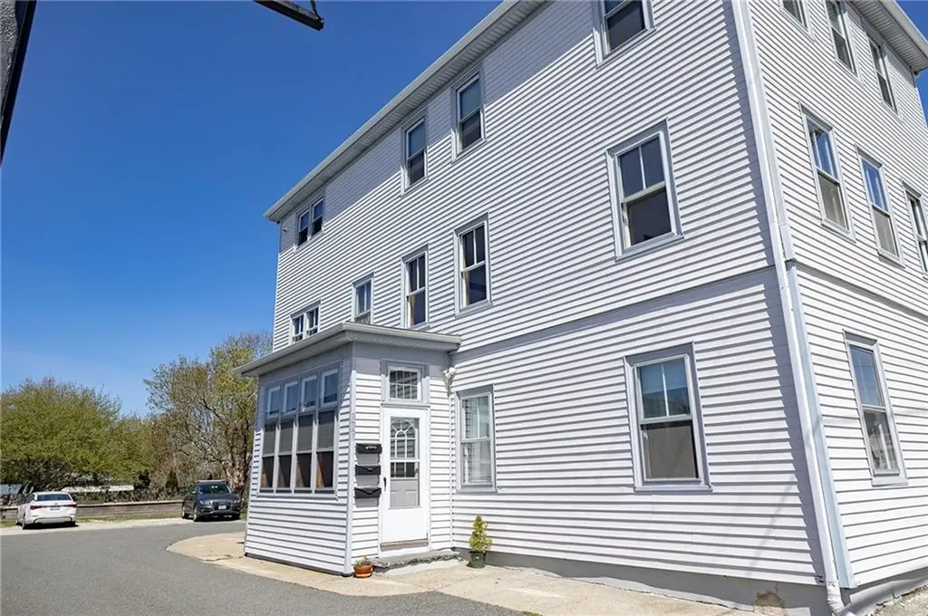 143 Main Road Tiverton RI 02878