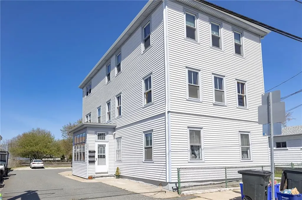 143 Main Road Tiverton RI 02878
