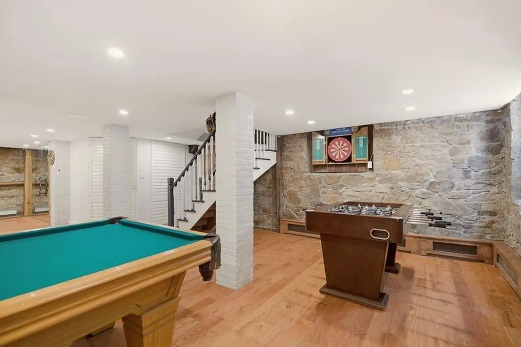8 Champlin Street Newport RI 02840