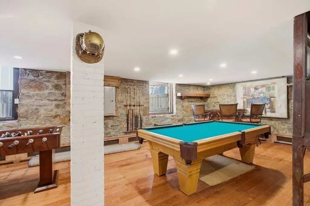8 Champlin Street Newport RI 02840