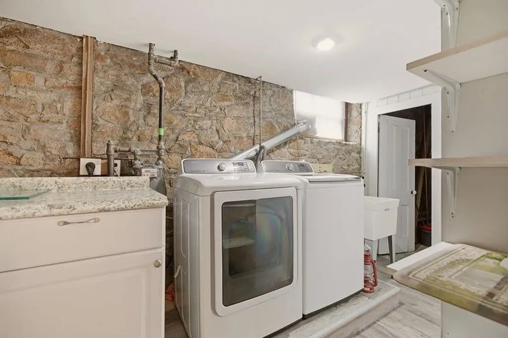 8 Champlin Street Newport RI 02840