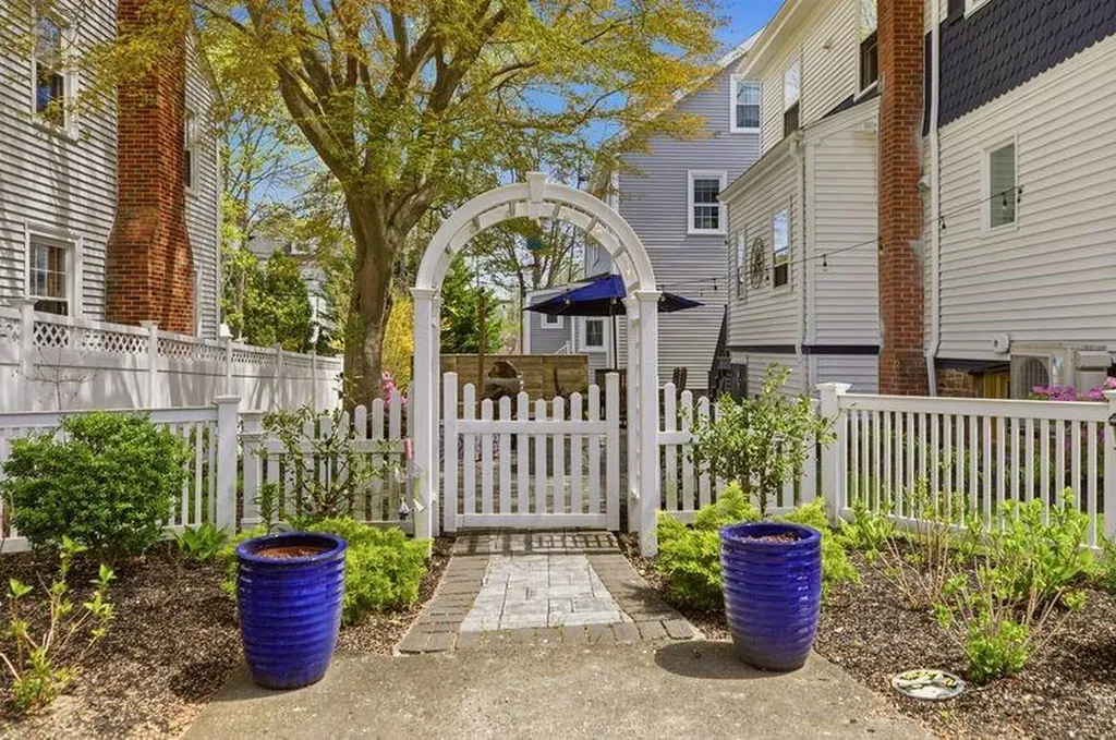 8 Champlin Street Newport RI 02840