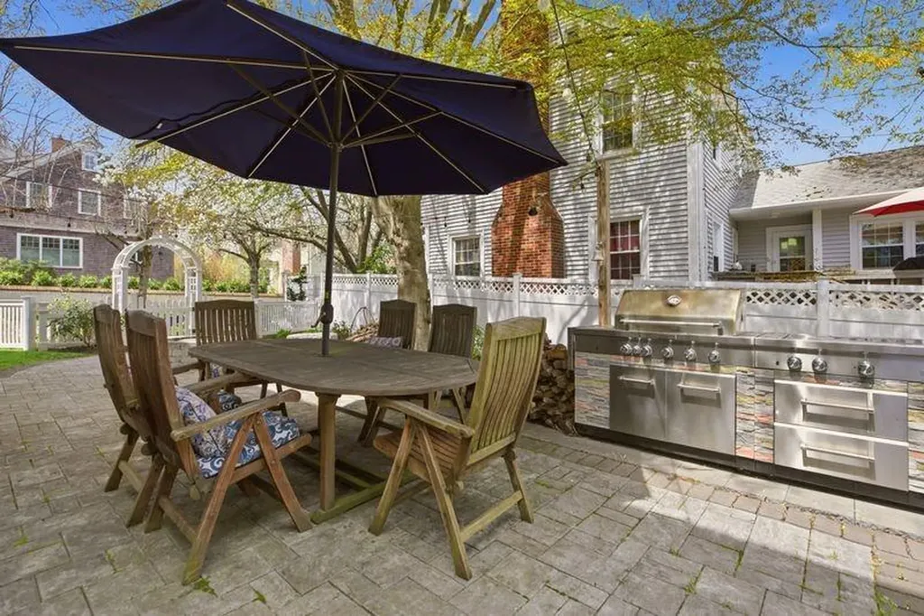 8 Champlin Street Newport RI 02840