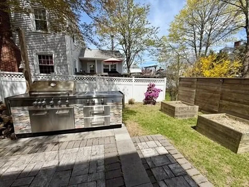 8 Champlin Street Newport RI 02840
