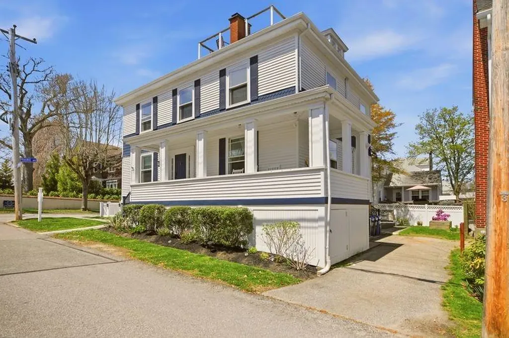 8 Champlin Street Newport RI 02840