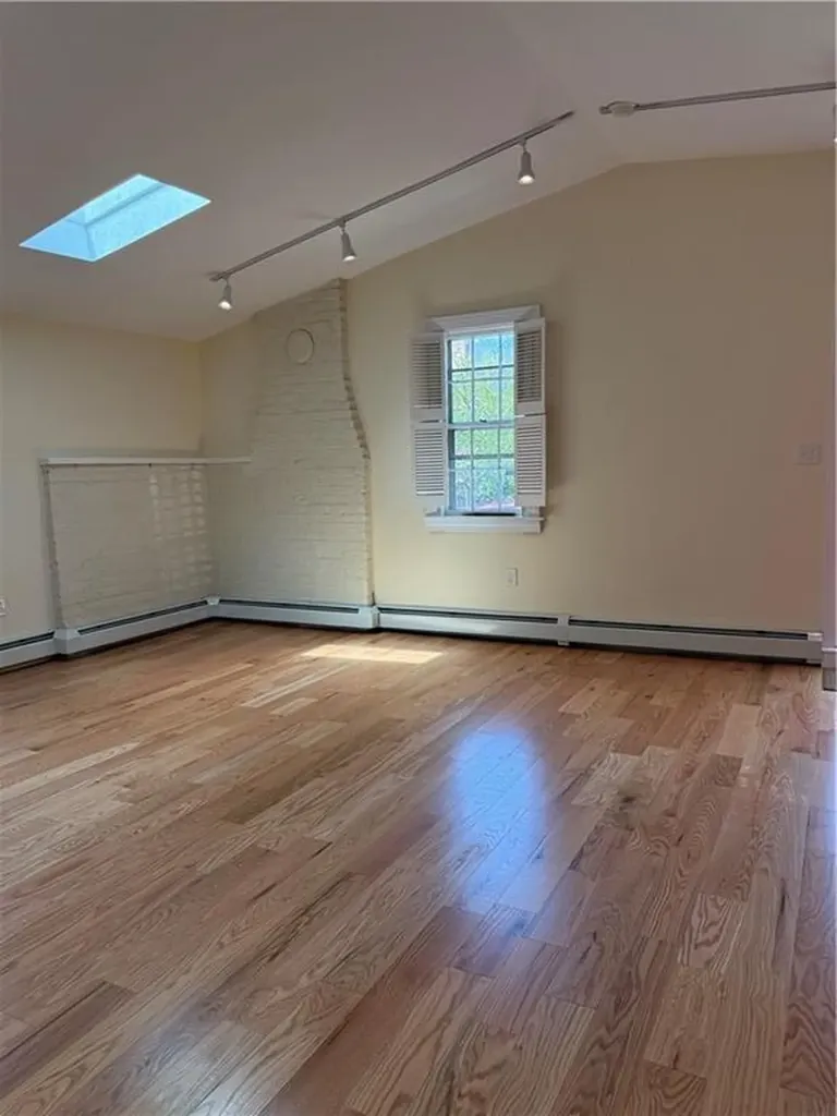 2 Burrs Lane Providence RI 02904