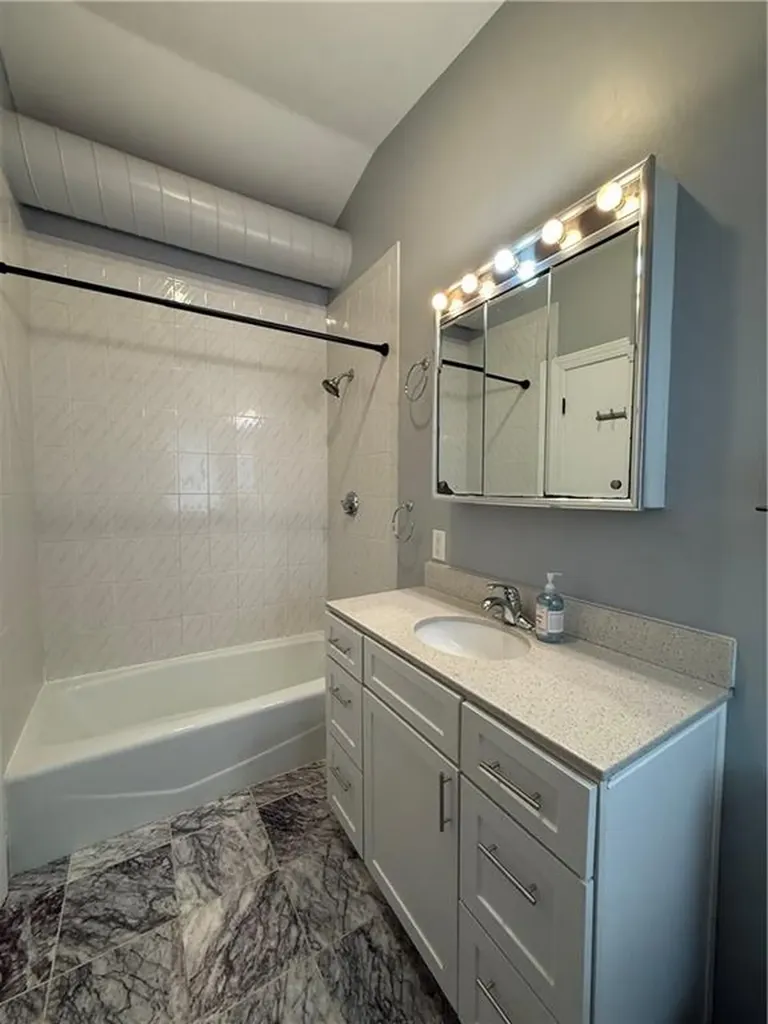 2 Burrs Lane Providence RI 02904