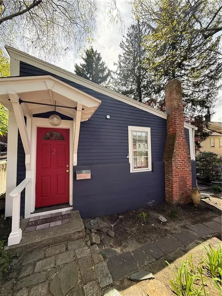 2 Burrs Lane Providence RI 02904