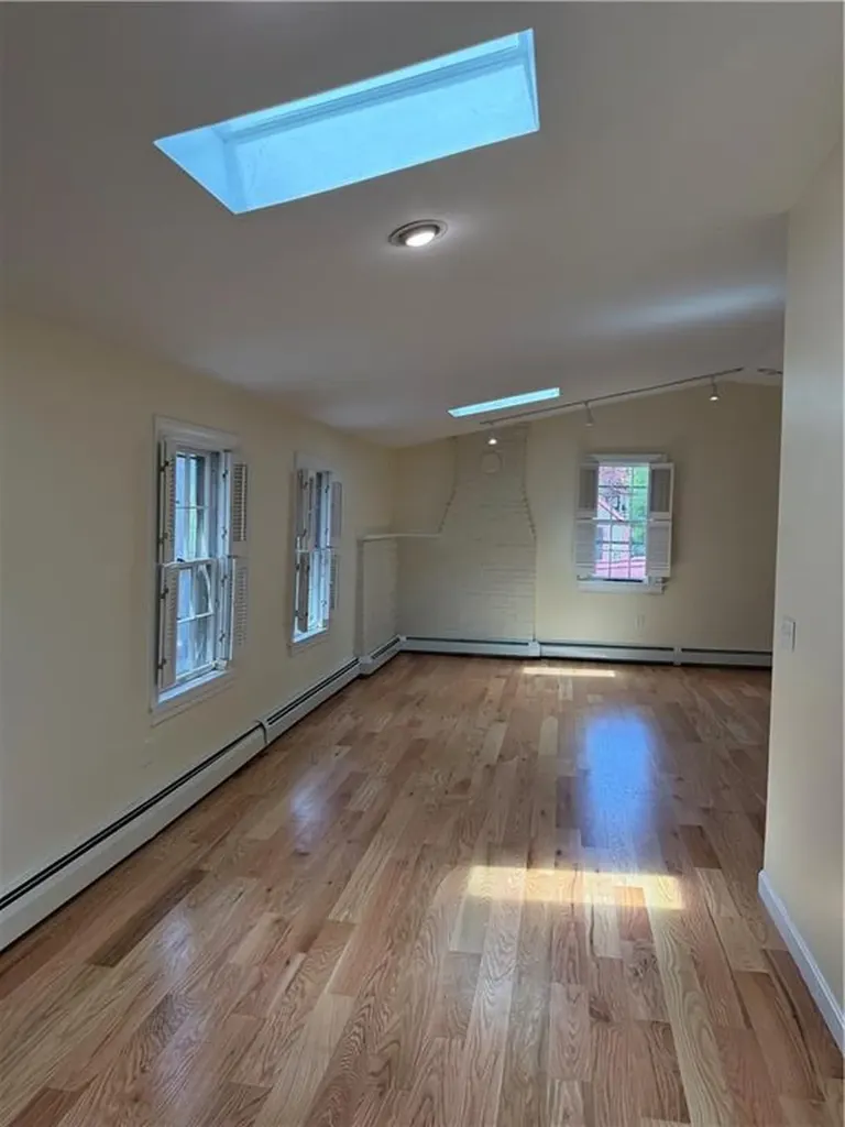 2 Burrs Lane Providence RI 02904
