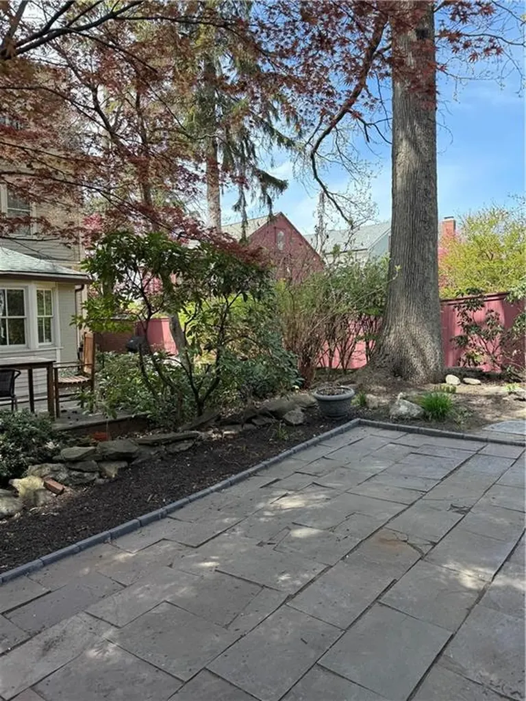 2 Burrs Lane Providence RI 02904