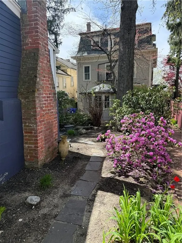 2 Burrs Lane Providence RI 02904